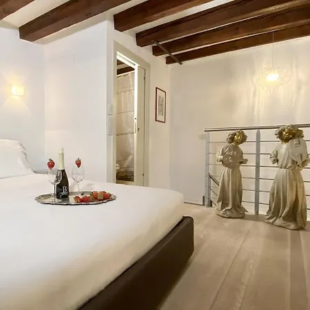 Apartament Manin Terrace 200m From St Marks Square *